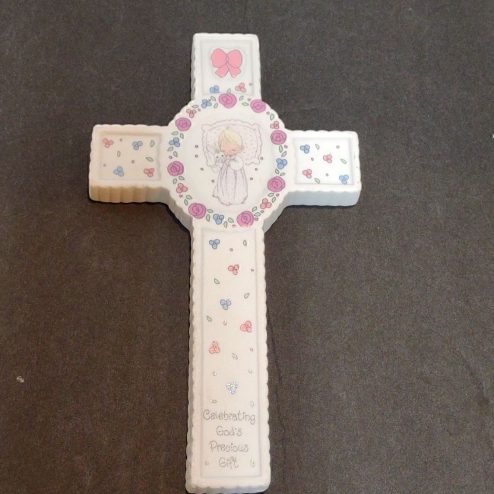 👍 Precious Moments Cross Girl.   C2